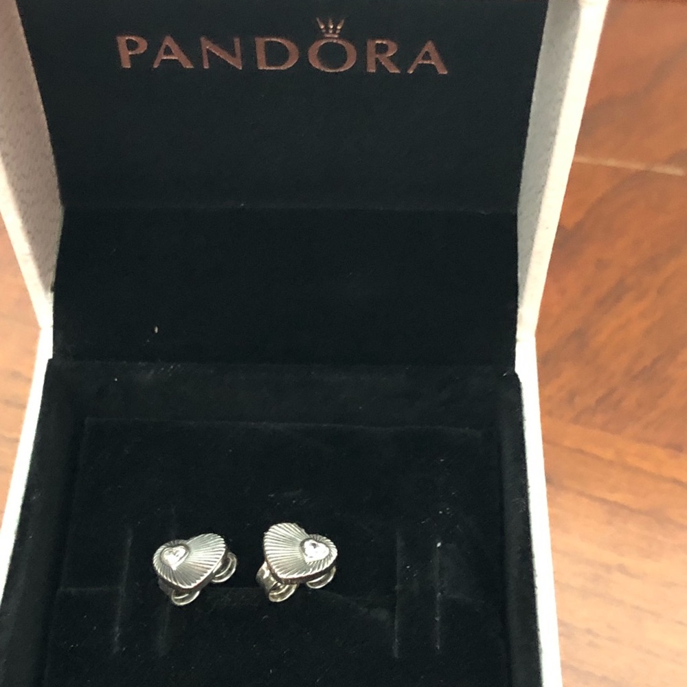Pandora Vintage Heart Fans earrings